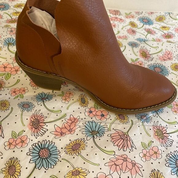 💥Universal Thread Shoe Slip On Ankle Boot Size: 5 1/2 W - Picture 4 of 7